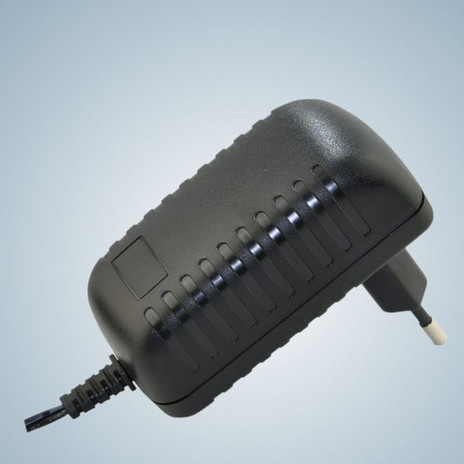 El adaptador de corriente alterna universal EN60950 del peso ligero 15 W apoya las series KTEC de KSAFD