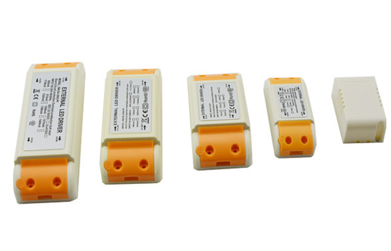 El alimentación del LED fuente el conductor constante 85V - 265V CA, CE RoHS de la corriente LED de 18 vatios