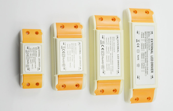 El alimentación del LED fuente el conductor constante 85V - 265V CA, CE RoHS de la corriente LED de 18 vatios