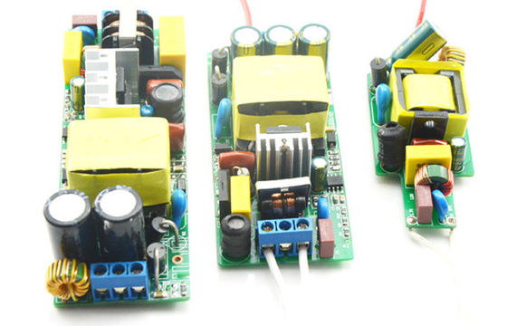 El alimentación del LED fuente el conductor constante 85V - 265V CA, CE RoHS de la corriente LED de 18 vatios