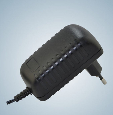 15 peso ligero universal del adaptador de corriente alterna EN60950 del vatio para el aparato electrodoméstico