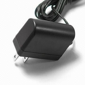 Adaptador universal de la corriente ALTERNA de KSAS006 Prtable, ligero y práctico, con la versión alternativa