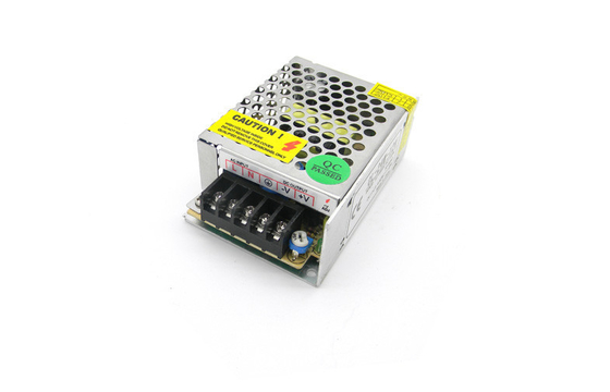 el metal de 12V 2A 25W encajonó la corriente constante de salida única de la fuente de alimentación del voltaje de la cámara CCTV