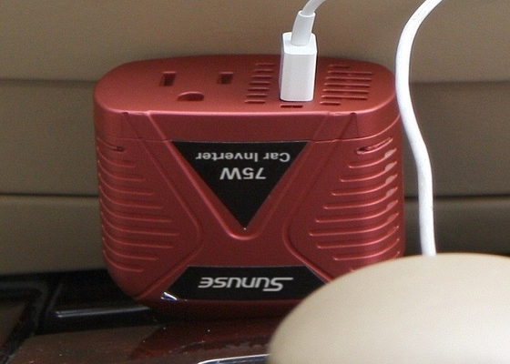 C.C. del inversor de corriente 12v del coche de la eficacia alta 75w a la CA 220v con el conector encendedor