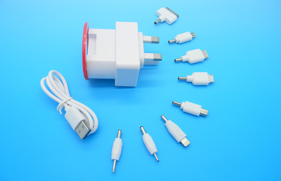 El enchufe BRITÁNICO universal actual constante del cargador de viaje USB 5V 2.0A, FCC pieza 15B