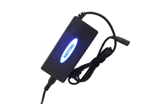 Adaptador universal 5V automático 2.1A USB del ordenador portátil de Reino Unido/de los E.E.U.U. 90W con el LED