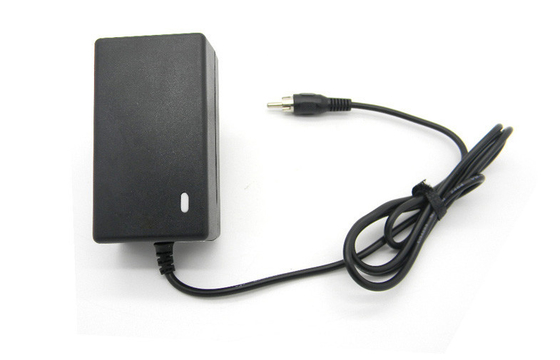 100-240VAC entró el conector RCA del adaptador del Pared-soporte del enchufe 16V 2A de la UE para Santral