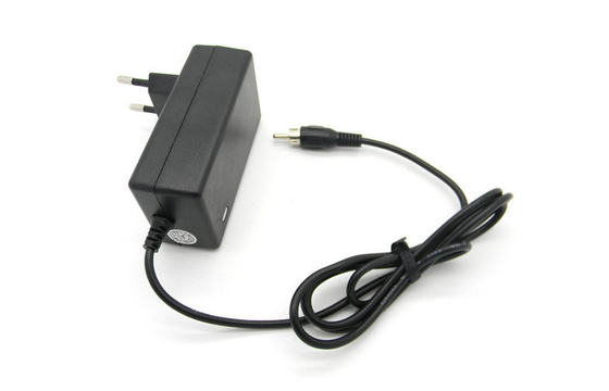 100-240VAC entró el conector RCA del adaptador del Pared-soporte del enchufe 16V 2A de la UE para Santral