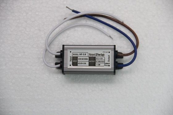 Corriente constante impermeable de IP68 50Hz fuente de corriente continua De 12 voltios 300mA para la iluminación del LED