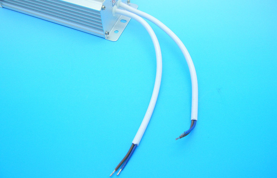 60w conductor constante de aluminio de la corriente LED de la fuente de alimentación de la prenda impermeable del condensador electrolítico IP68