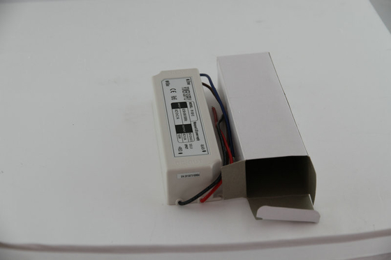 eficacia constante del conductor de voltio LED del voltaje 12 de 100W 50Hz con la protección contra sobrecarga