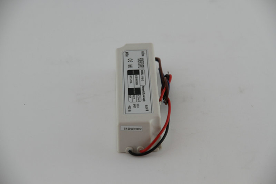 LED que enciende el conductor constante IP67 24V DC, alta confiabilidad del voltaje LED de 60 vatios