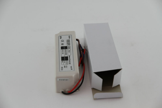 LED que enciende el conductor constante IP67 24V DC, alta confiabilidad del voltaje LED de 60 vatios
