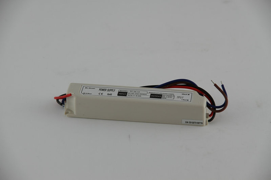 Alta prenda impermeable constante del conductor del voltaje LED del brillo 12V 20W con la CA universal