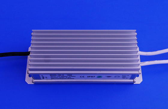 El alimentación llevado Ip67 de la luz de calle del aluminio fuente eficacia de 100 vatios de alto