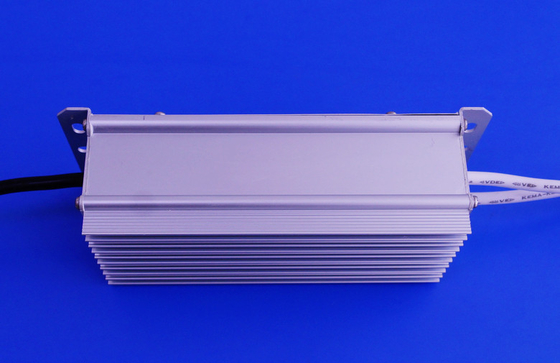 El alimentación llevado Ip67 de la luz de calle del aluminio fuente eficacia de 100 vatios de alto