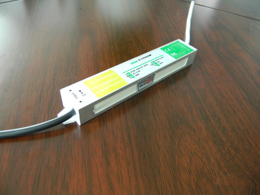 Conductor de la prenda impermeable de DC12V 3A LED
