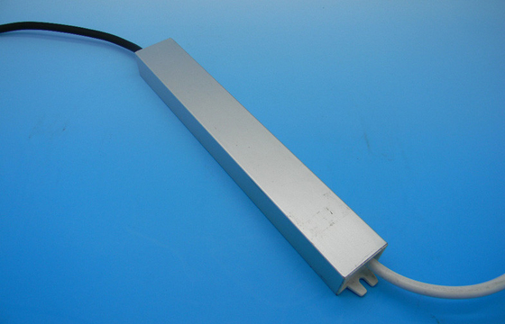 El LED impermeabiliza la CA de la fuente de alimentación al adaptador de DC 12W 12V 1APower, sobre voltaje