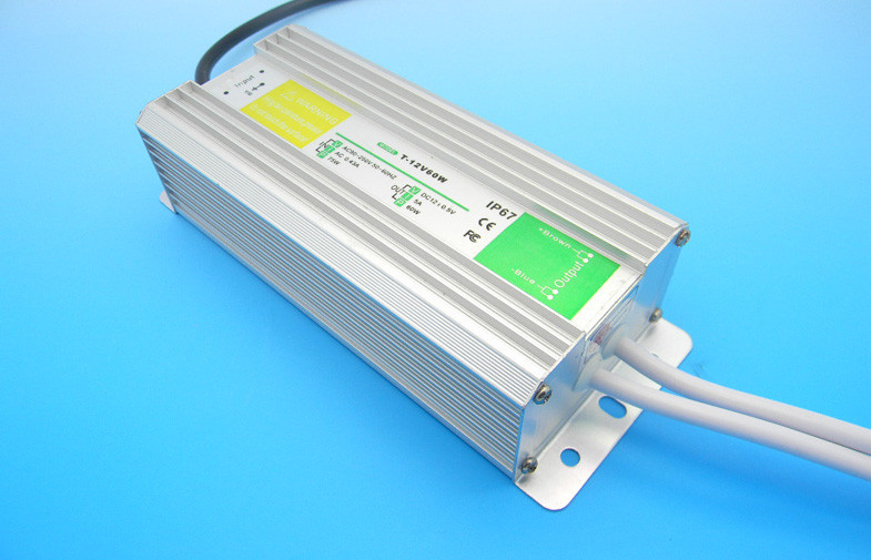 60w conductor constante de aluminio de la corriente LED de la fuente de alimentación de la prenda impermeable del condensador electrolítico IP68